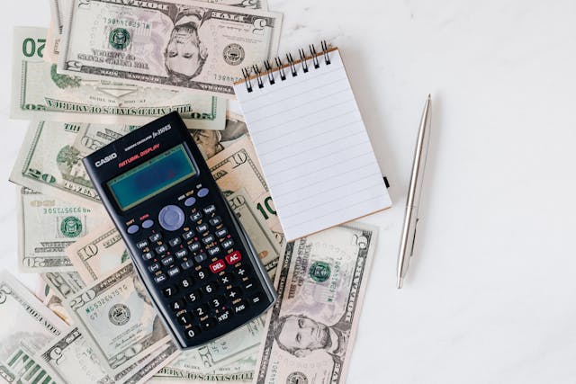 High-Interest Savings Accounts vs. Fixed Deposits – Where Should You Park Your Money?